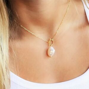 Freshwater Pearl Golden Paperclip Buckle Necklace